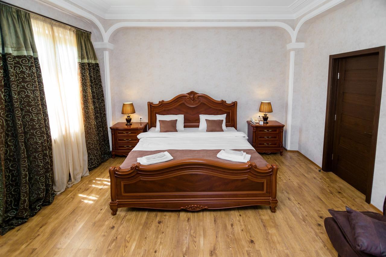 Elia Palace Hotel Tbilisi ภายนอก รูปภาพ