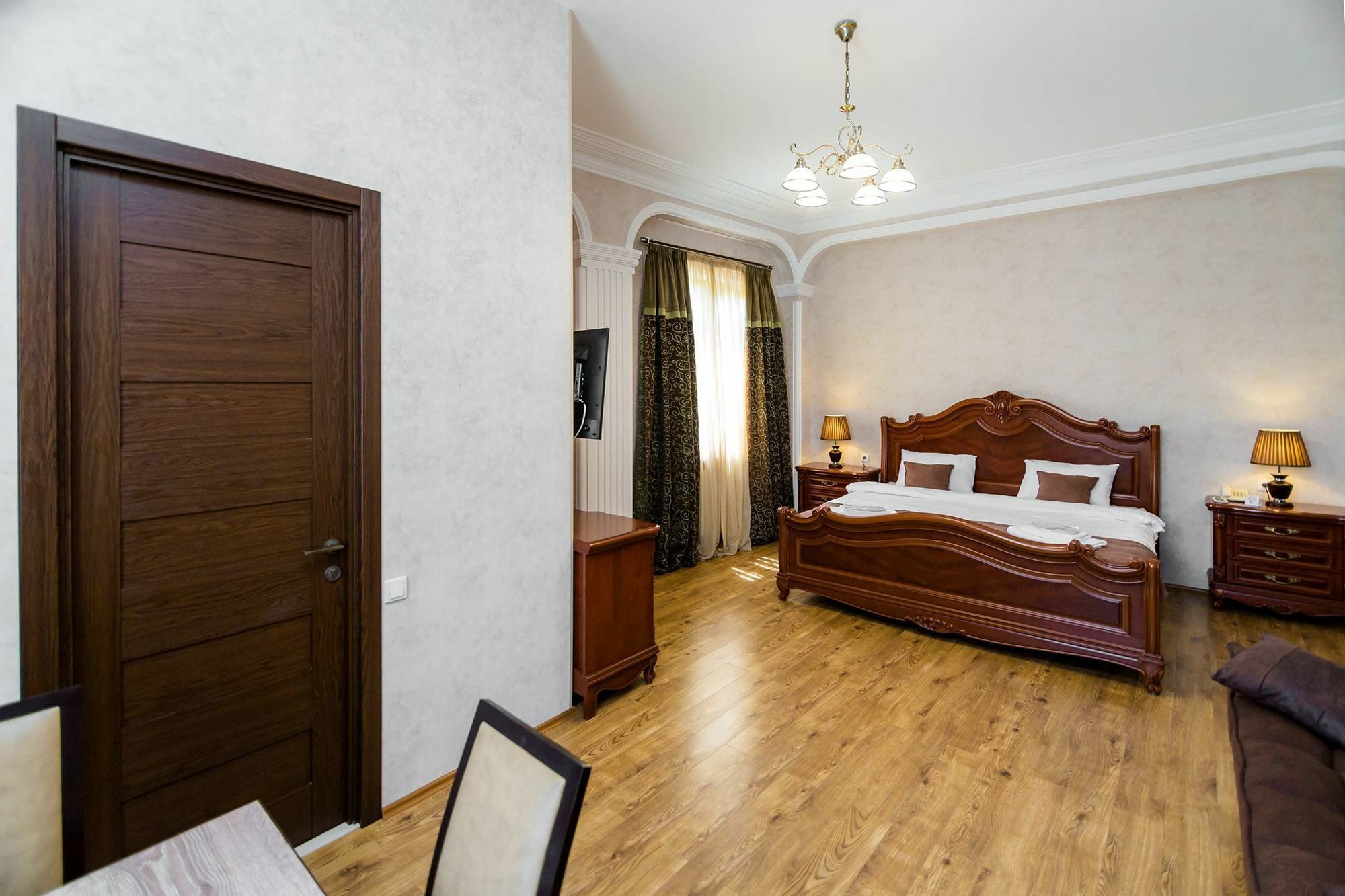 Elia Palace Hotel Tbilisi ภายนอก รูปภาพ
